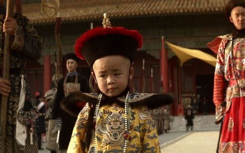 Phổ Nghi vừa thoái vị, Ái Tân Giác La vẫn còn tồn tại, vì sao quý tộc nhà Thanh lập tức thay tên đổi họ?