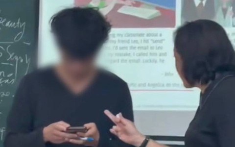 Xôn xao sinh viên đại học cãi tay đôi với giảng viên tiếng Anh vì kiến thức được dạy: Có chính kiến hay quá vô lễ?