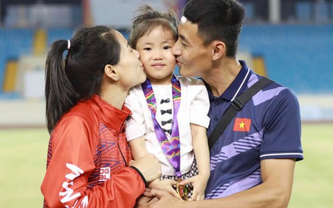 Mang trên mình màu cờ sắc áo Việt Nam, những người mẹ khoác áo tuyển thủ gạt nỗi nhớ con, quyết tâm giành chiến thắng