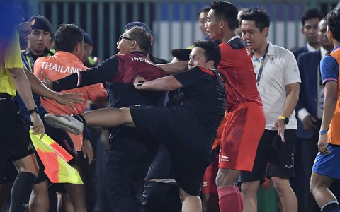 Cầu thủ Thái Lan kể về giây phút gạt hết tất cả để lao vào ăn thua đủ với U22 Indonesia: Họ đã làm điều không thể chấp nhận