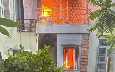 Từ vụ cả gia đình leo ban công thoát nạn cháy nhà ở Hà Nội: Hãy bỏ "chuồng cọp" và dạy con biết xử lý thế nào khi có hỏa hoạn