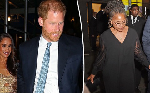 Vợ chồng Vương tử Harry - Meghan bị paparazzi rượt đuổi trên phố New York