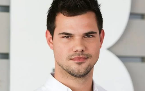 "Người Sói" Taylor Lautner không còn căm ghét bom tấn "Chạng vạng"