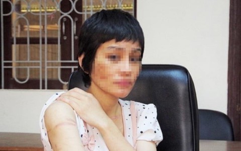 Người chồng dùng thắt lưng đánh vợ bầu 7 tháng vì nghi bị phản bội