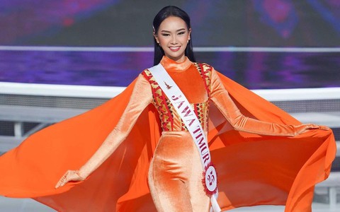 Thí sinh Hoa hậu Indonesia mặc kín mít thi áo tắm
