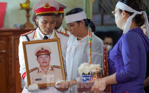 Trung tá Cảnh sát hy sinh khi truy bắt tội phạm ma túy được cấp bằng Tổ quốc ghi công