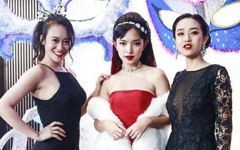 Tranh cãi nữ sinh mặc váy cắt xẻ và trang điểm đậm trong prom cuối cấp, các em có đang sống đúng tuổi học trò?