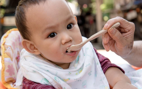 Trẻ ăn nhiều bột gạo trong thời kỳ ăn dặm dẫn tới cơ thể thiếu chất này