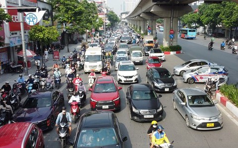 Ùn ứ trong ngày đầu dựng rào thi công trên đường Nguyễn Trãi