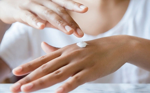 3 cách tốt nhất để giữ cho bàn tay của bạn trông trẻ trung