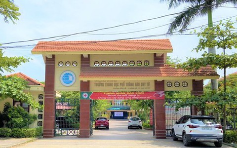 Kiểm điểm cô giáo chủ nhiệm vì thu quỹ lớp bất thường