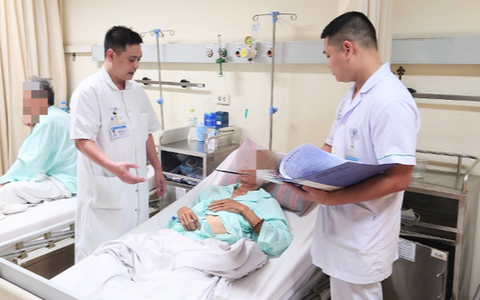 Người đàn ông bị lợn cắn dương vật và tinh hoàn