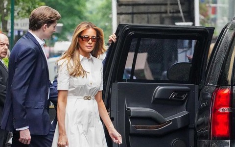 Con trai ông Trump xuất hiện gây chú ý với chiều cao 2,01 m