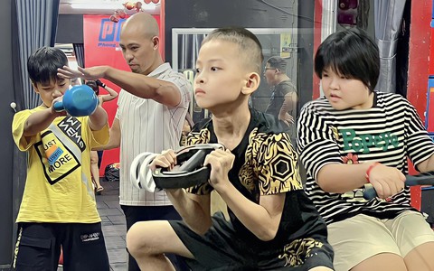 Hè này bố mẹ cho con tập Gym giúp bé khỏe mạnh, giảm căng thẳng, tránh xa các thiết bị điện tử