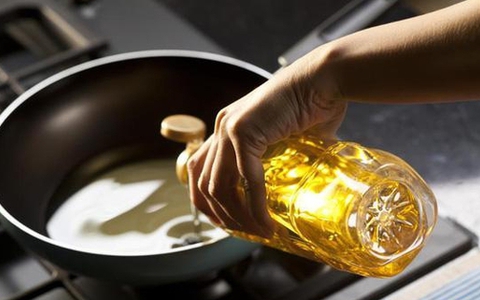 WHO kêu gọi tránh xa 3 loại dầu ăn này nếu muốn bảo vệ gan