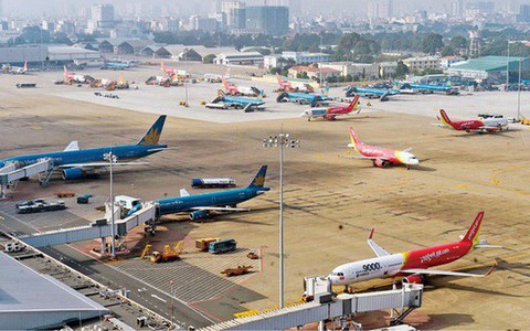 Chính phủ thống nhất giữ giá trần vé máy bay và sách giáo khoa