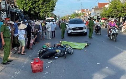 Đi bán bắp chuối, hai mẹ con bị xe Santafe tông thương vong