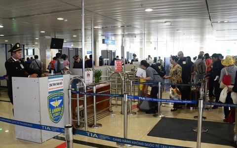 Cấm bay 12 tháng với nữ hành khách sử dụng giấy tờ giả