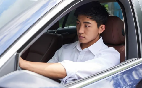 Run sợ mỗi khi ngồi trên xe ô tô của bạn trai