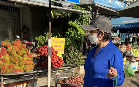 Chi tiêu Tết Đoan Ngọ: Chỉ dám mua bó lá xông