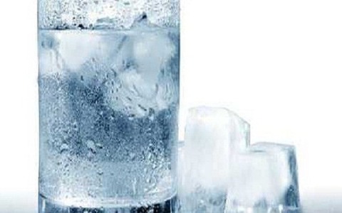 Mùa hè uống nước lạnh có hại không? 2 loại nước rẻ tiền giúp giải nhiệt, trẻ tế bào