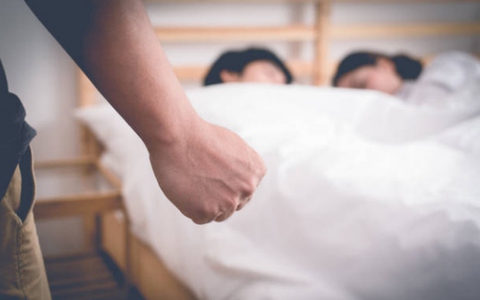 Người bố ngoại tình nhưng toàn nói chuyện đạo đức