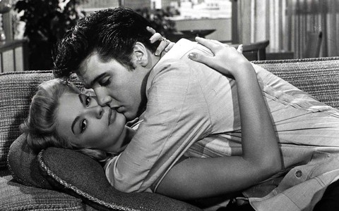 Huyền thoại Elvis tự tử vì sở thích yêu những bé gái 14 tuổi