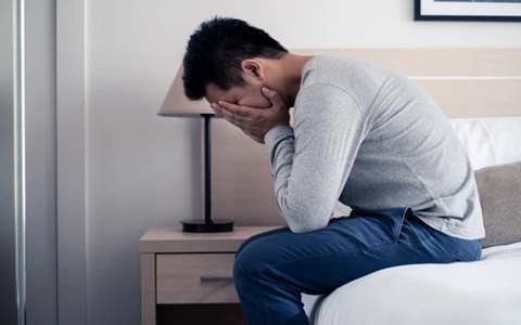 Muốn ly hôn vì hôm nào vợ cũng đi tiếp khách đến nửa đêm mới về