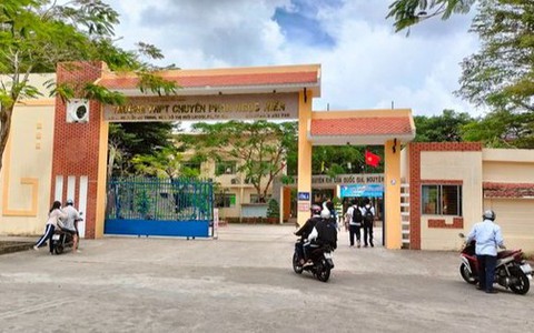 Miễn thi tiếng Anh cho thí sinh bị điểm 0 vì ngủ quên