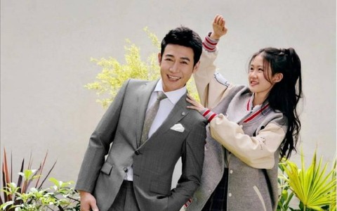 Con gái 'Bao công' Lục Nghị gây sốt với ngoại hình nổi bật ở tuổi 15