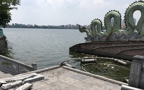 Quận Tây Hồ thông tin về lan can đá ở Hồ Tây bị sập