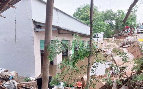 Sạt lở kinh hoàng lúc nửa đêm ở Long An
