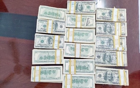 Triệt phá đường dây mua bán hơn 100.000 USD giả tại Hà Nội