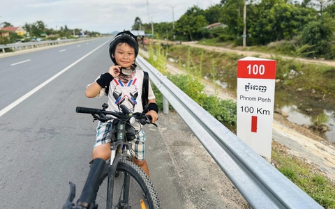 Cậu bé 10 tuổi và hành trình 30 ngày đạp xe qua 4 thủ đô