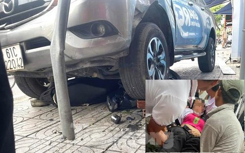 CLIP: Giải cứu người phụ nữ bị ô tô kéo lê dưới gầm