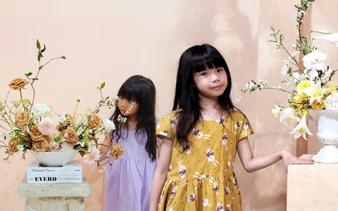 Bạn có tin nổi đây là bình hoa do một em bé 7 tuổi cắm?