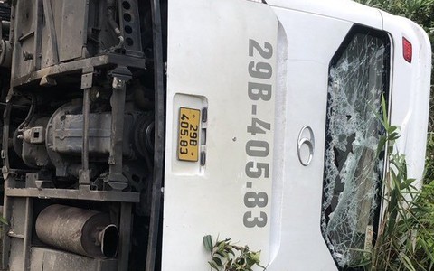 Nguyên nhân ban đầu vụ lật xe chở khách Trung Quốc làm 4 người chết