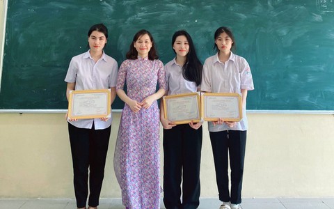Thầy Hiệu trưởng nói gì về học sinh duy nhất được điểm 10 môn Văn tốt nghiệp THPT 2023?