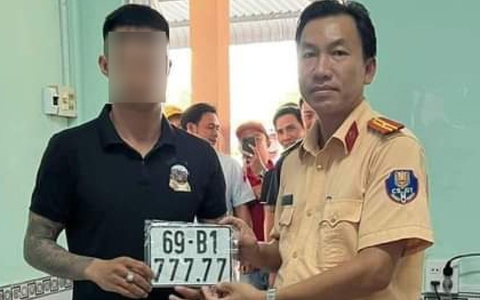 Người dân Cà Mau liên tiếp bấm được biển số ngũ quý