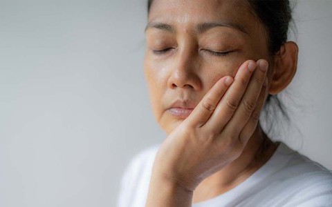 Kiểm tra miệng thấy 4 dấu hiệu nên cẩn thận với bệnh lý gan nhiễm mỡ