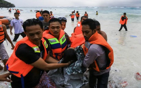 Chìm phà ở Indonesia khiến ít nhất 15 người chết, 19 người mất tích
