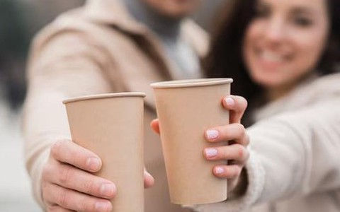 Còn trẻ đã rụng tóc: Coi chừng vì “ghiền” những thức uống này