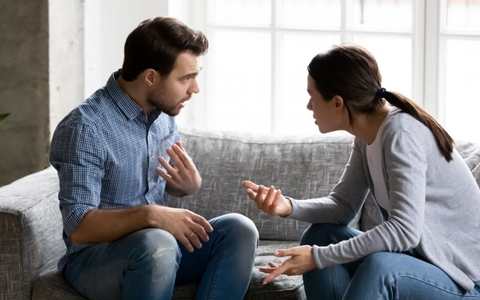 Bất mãn vì chuyện chia đất, anh trai luôn gây sức ép với vợ chồng tôi