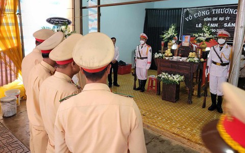 Bộ Công an thăng quân hàm cho 3 cán bộ CSGT hy sinh trong vụ sạt lở đất