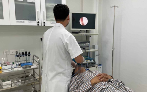 Suy tuyến thượng thận nếu tự ý dùng thuốc xịt mũi có corticoid kéo dài