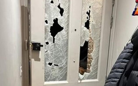 Đang đi trên đường, cô gái bị gã đàn ông lạ đuổi theo tấn công, clip hiện trường gây sốc