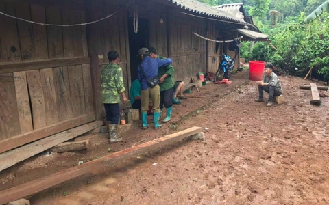 Đi qua mương cạn, 1 gia đình ở Điện Biên bị nước cuốn khiến 2 trẻ tử vong