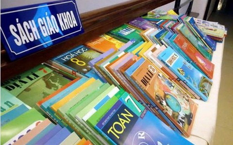 Giá sách giáo khoa thấp hay cao?