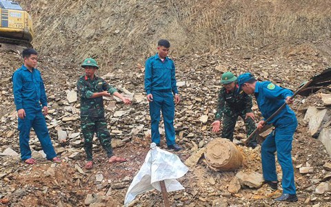 Đào móng nhà phát hiện quả bom khủng còn nguyên kíp nổ