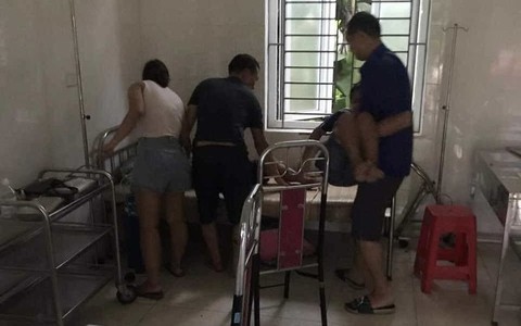 Hai người đàn ông nhảy xuống sông cứu hai cháu bé bị đuối nước ở Thanh Hóa